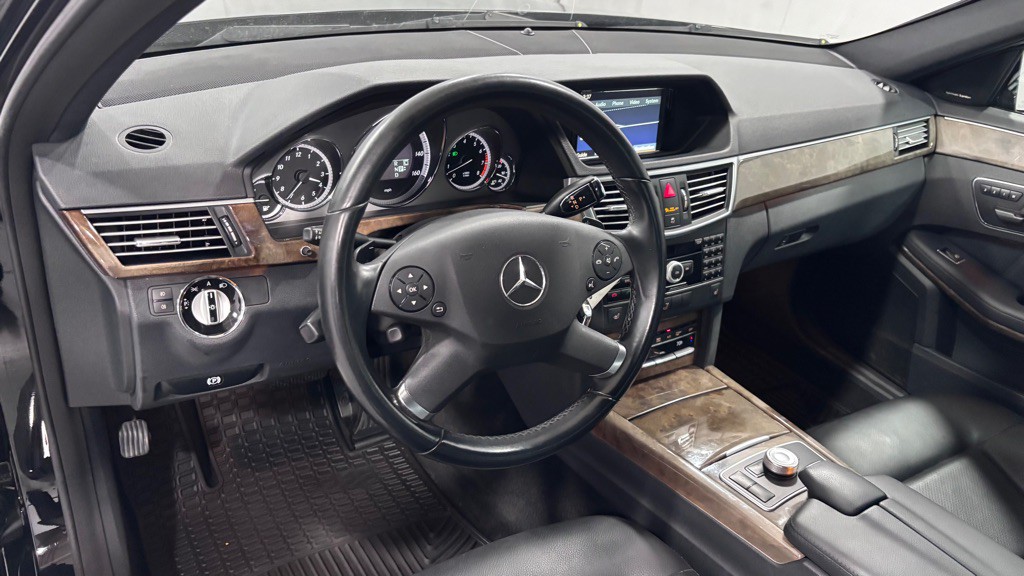 2010 Mercedes-Benz E-Class Image 9