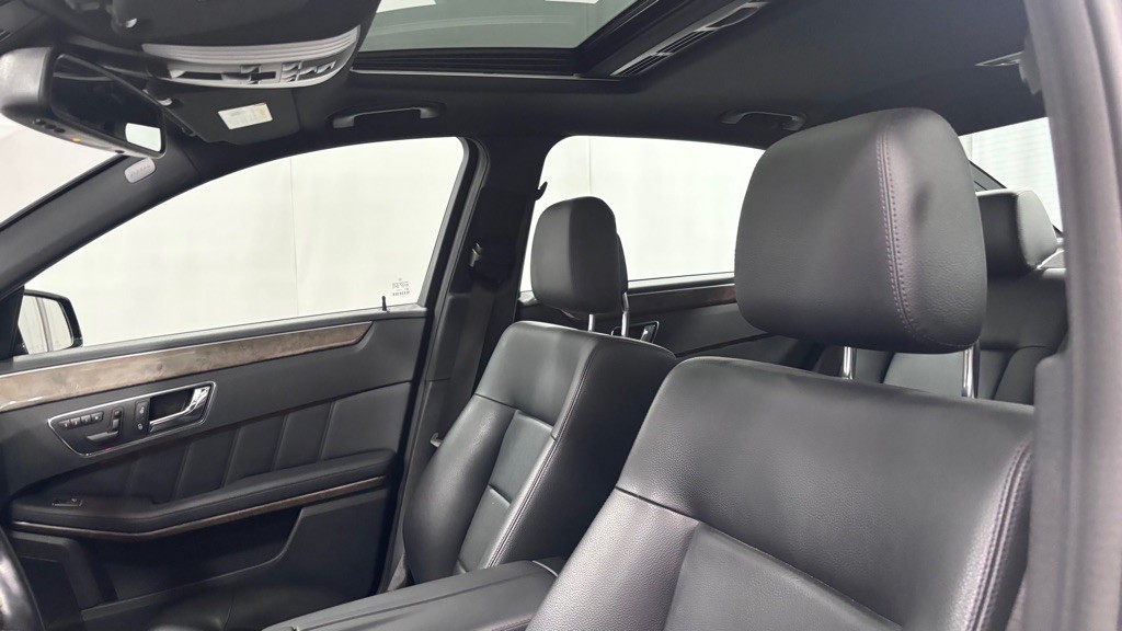 2010 Mercedes-Benz E-Class Image 12