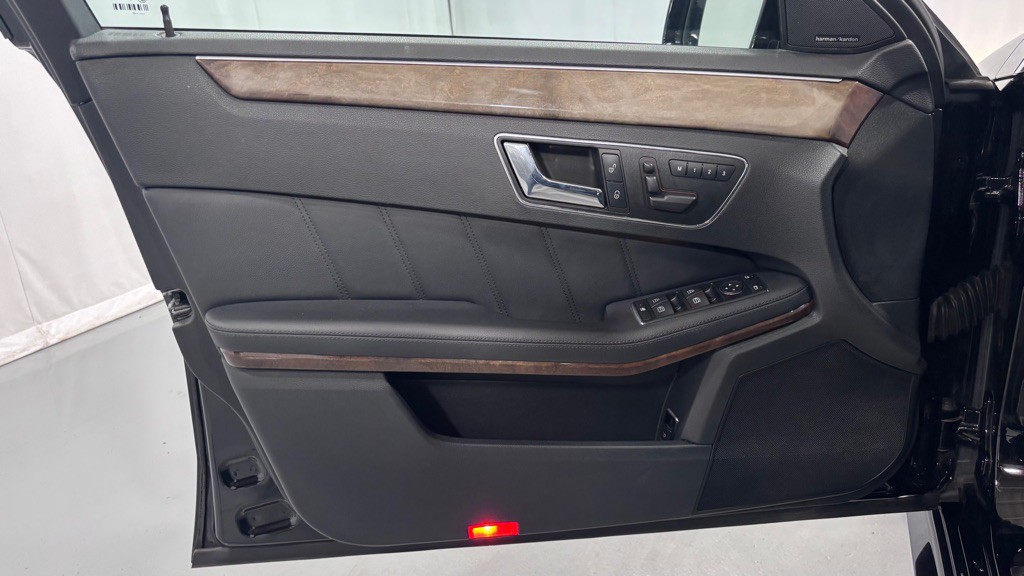 2010 Mercedes-Benz E-Class Image 17