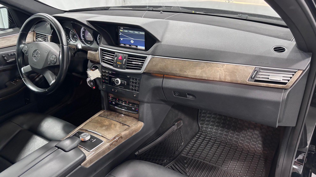 2010 Mercedes-Benz E-Class Image 18