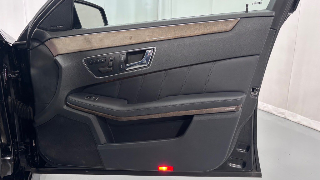 2010 Mercedes-Benz E-Class Image 21