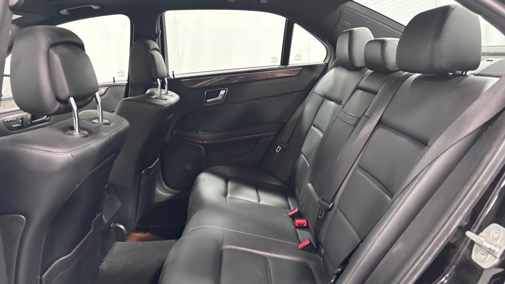 2010 Mercedes-Benz E-Class Image 23