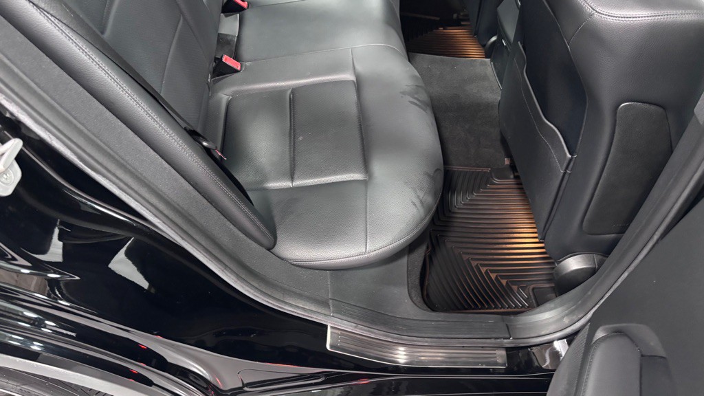 2010 Mercedes-Benz E-Class Image 25