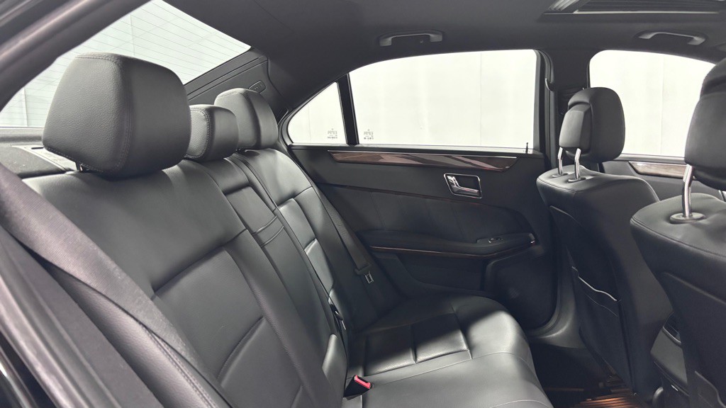 2010 Mercedes-Benz E-Class Image 26