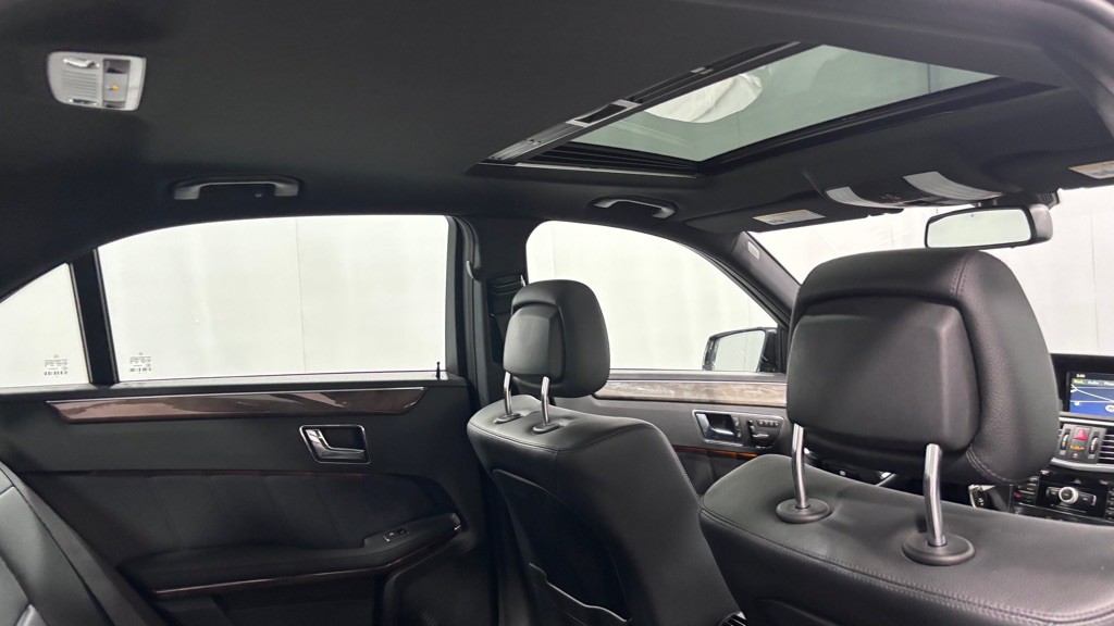 2010 Mercedes-Benz E-Class Image 27