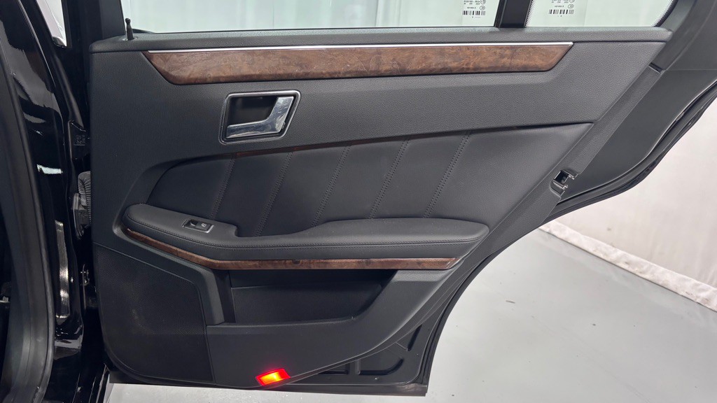 2010 Mercedes-Benz E-Class Image 28