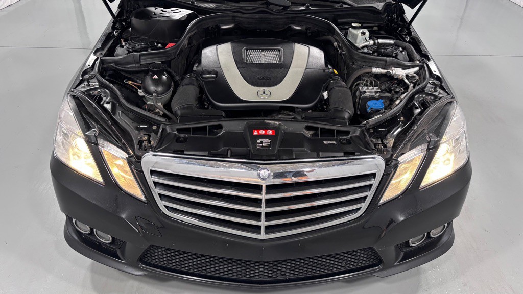 2010 Mercedes-Benz E-Class Image 30