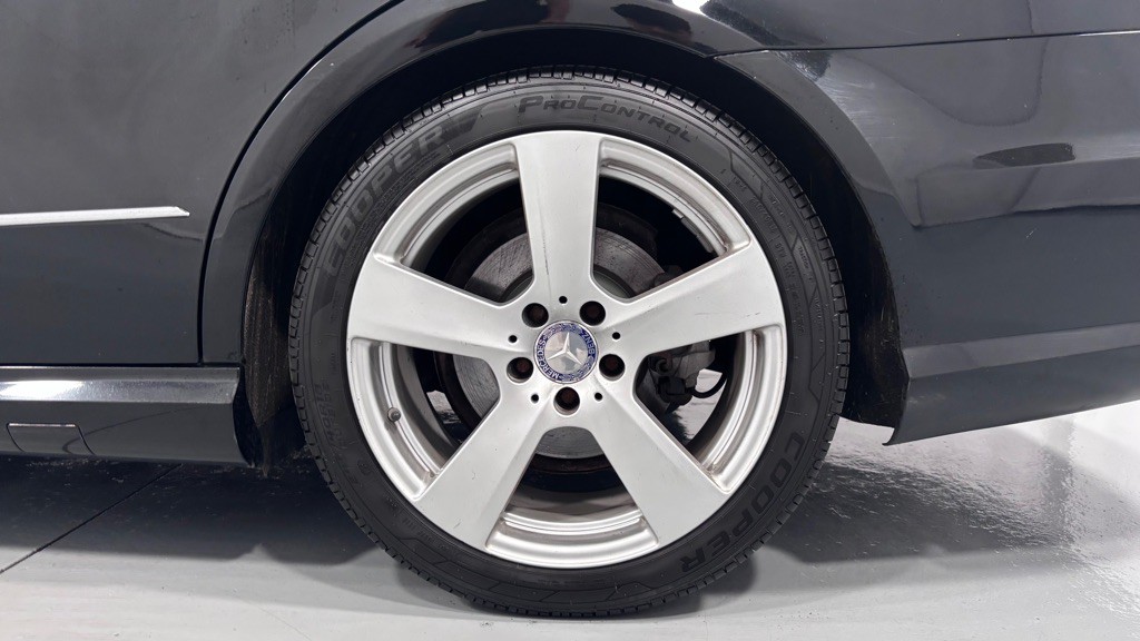 2010 Mercedes-Benz E-Class Image 32