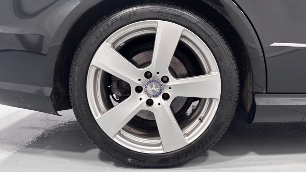 2010 Mercedes-Benz E-Class Image 34
