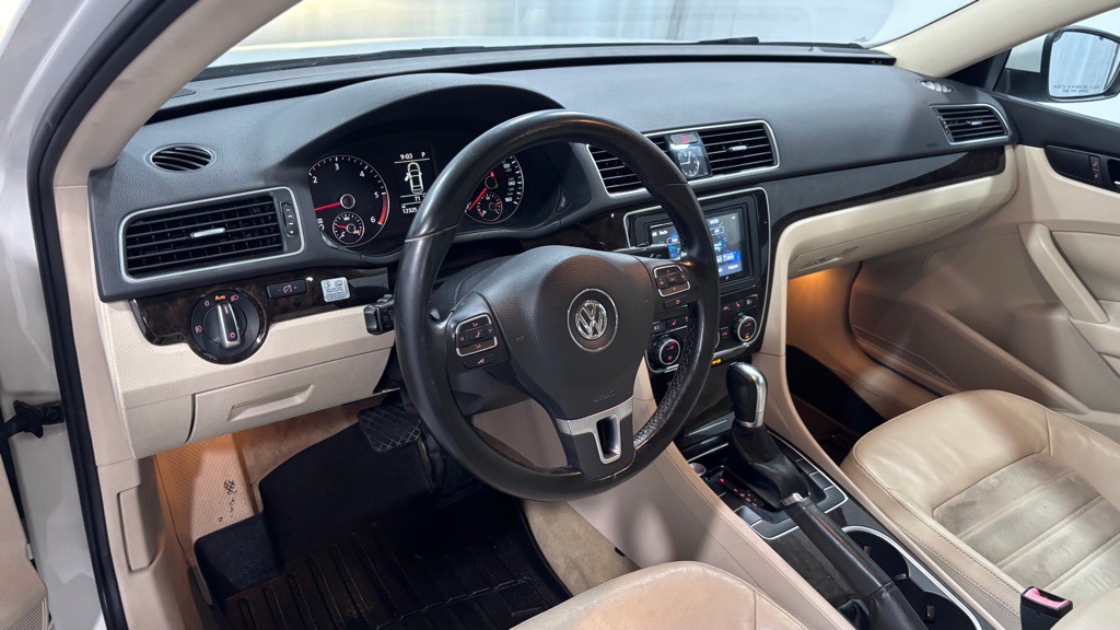 2014 Volkswagen Passat Image 9