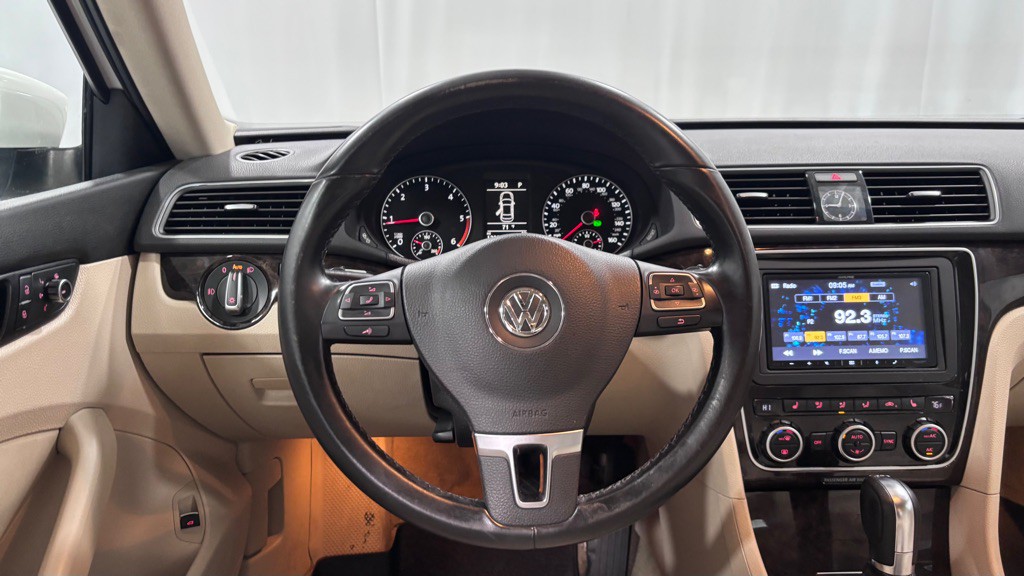 2014 Volkswagen Passat Image 13