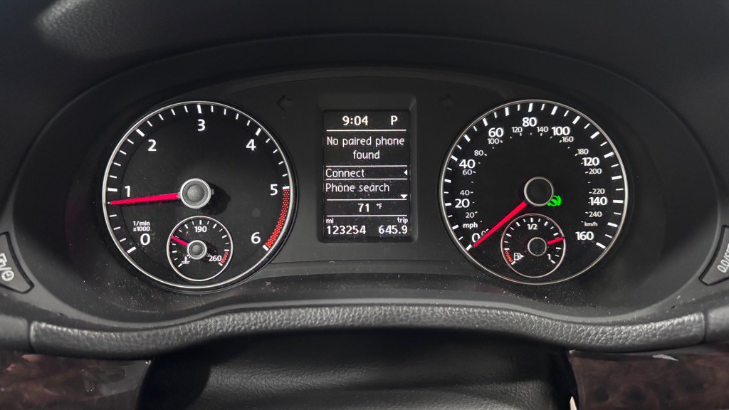 2014 Volkswagen Passat Image 14