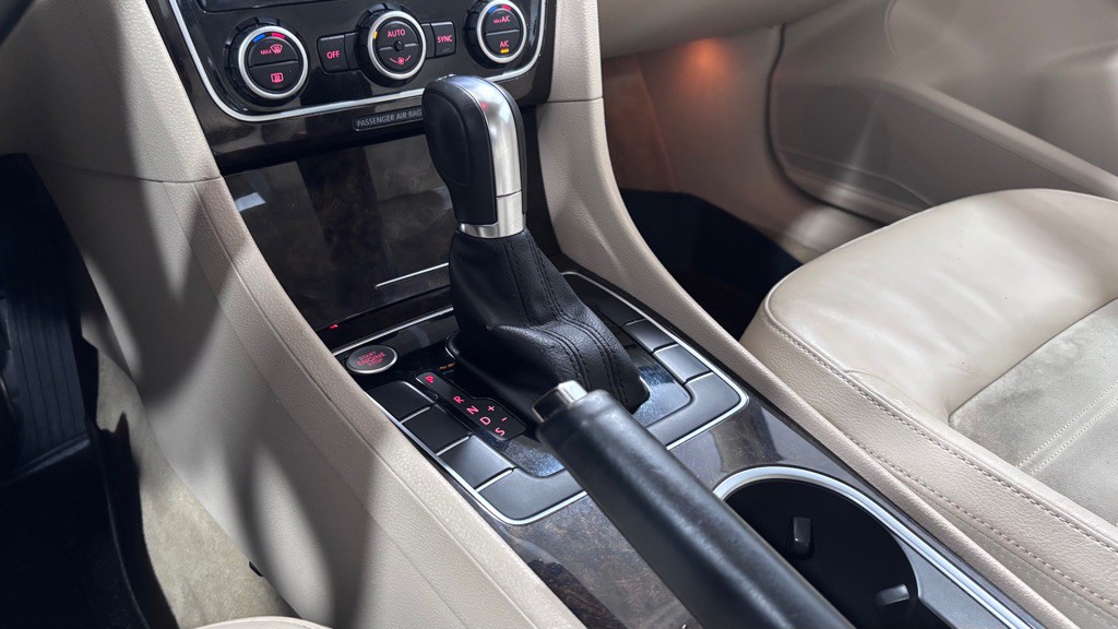2014 Volkswagen Passat Image 16