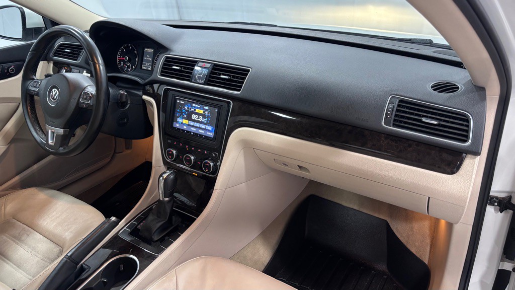 2014 Volkswagen Passat Image 18