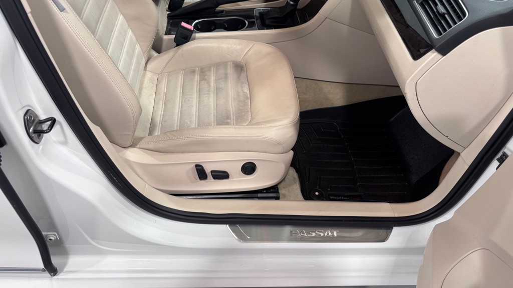 2014 Volkswagen Passat Image 19