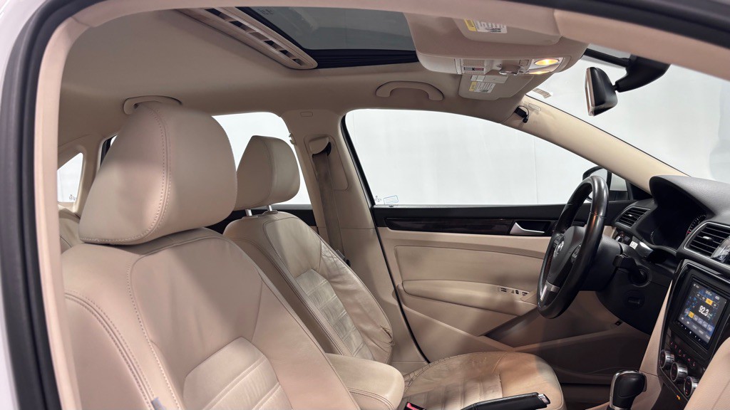 2014 Volkswagen Passat Image 20