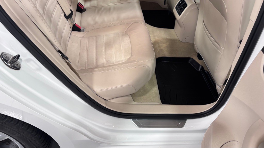 2014 Volkswagen Passat Image 25