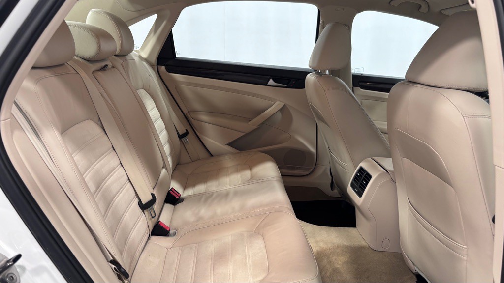 2014 Volkswagen Passat Image 26