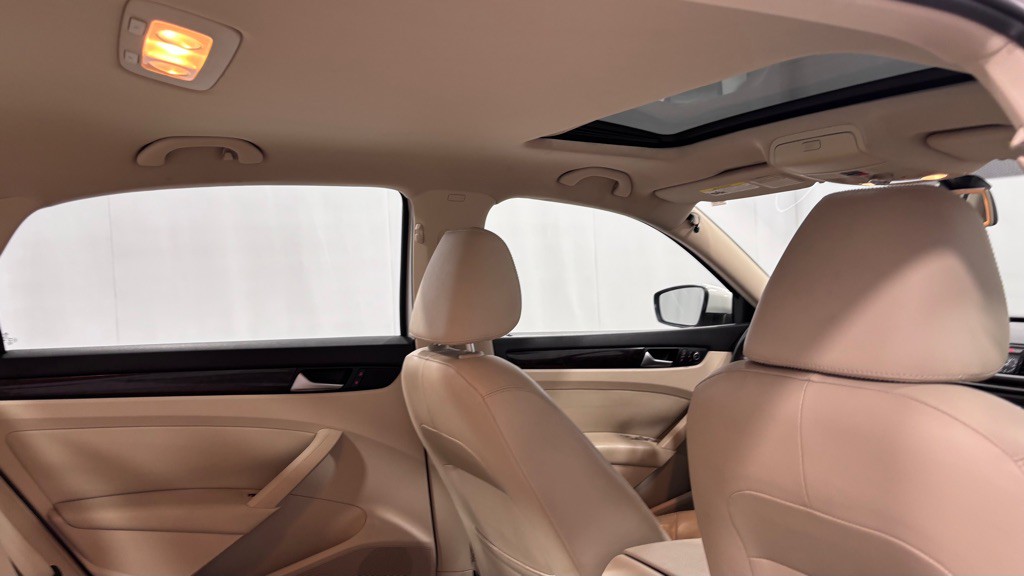 2014 Volkswagen Passat Image 27