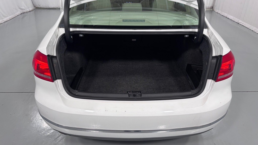 2014 Volkswagen Passat Image 29