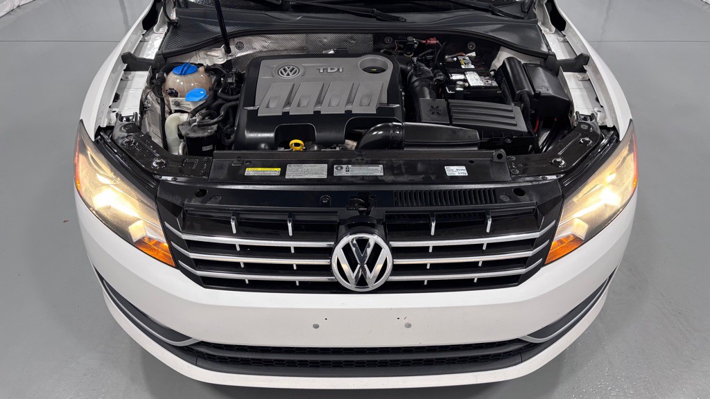 2014 Volkswagen Passat Image 30