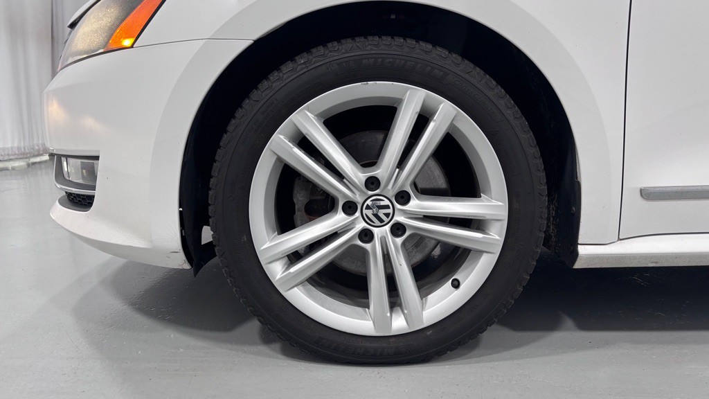 2014 Volkswagen Passat Image 31
