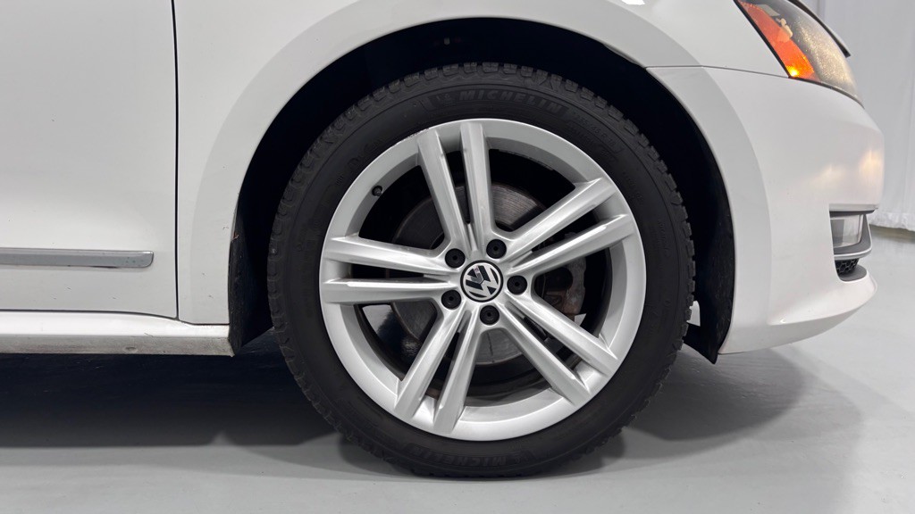 2014 Volkswagen Passat Image 33