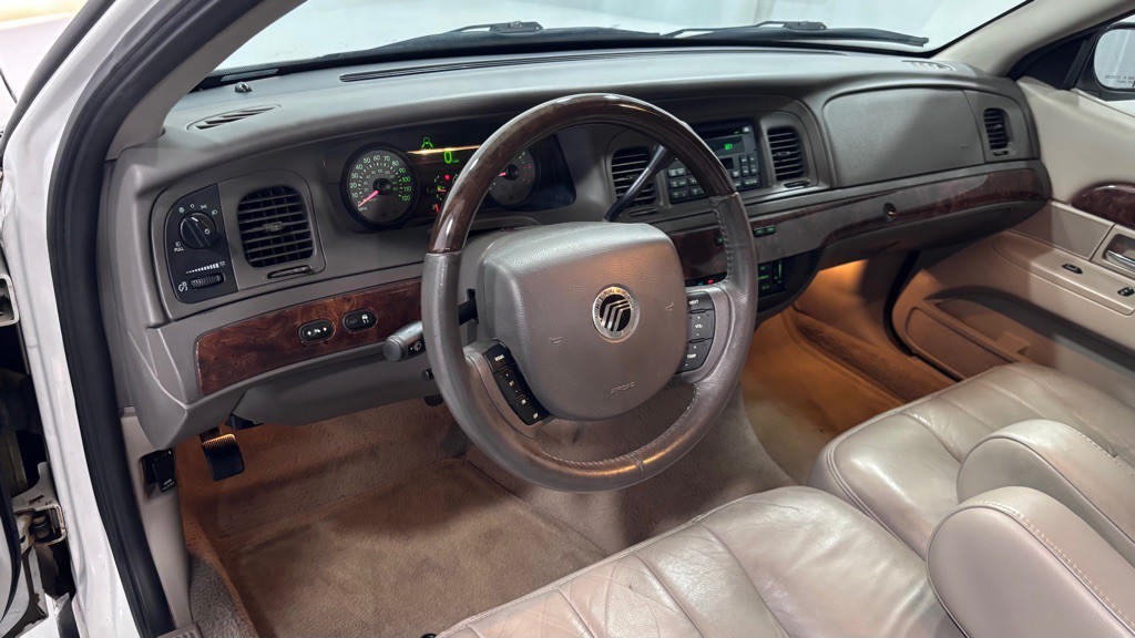 2008 Mercury Grand Marquis Image 9