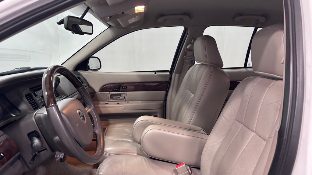 2008 Mercury Grand Marquis Image 12