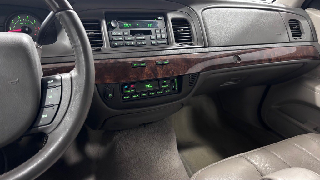 2008 Mercury Grand Marquis Image 16