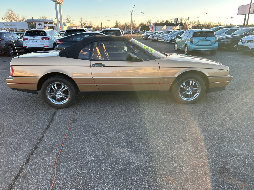 1987 Cadillac Allante Image 2