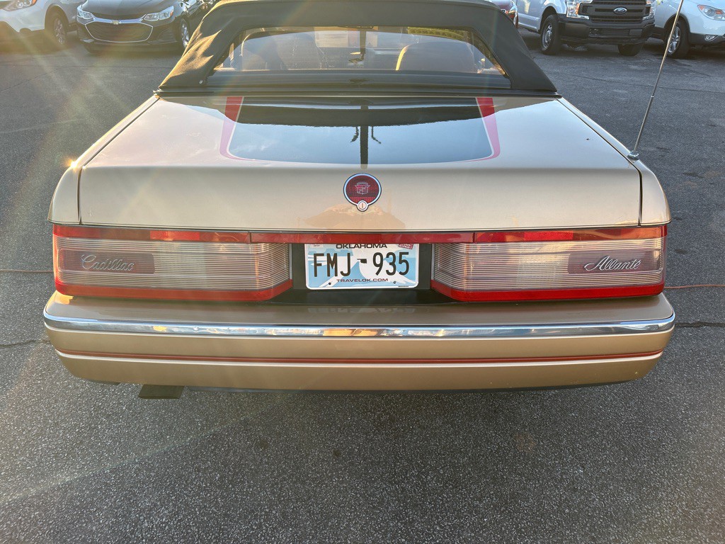 1987 Cadillac Allante Image 4