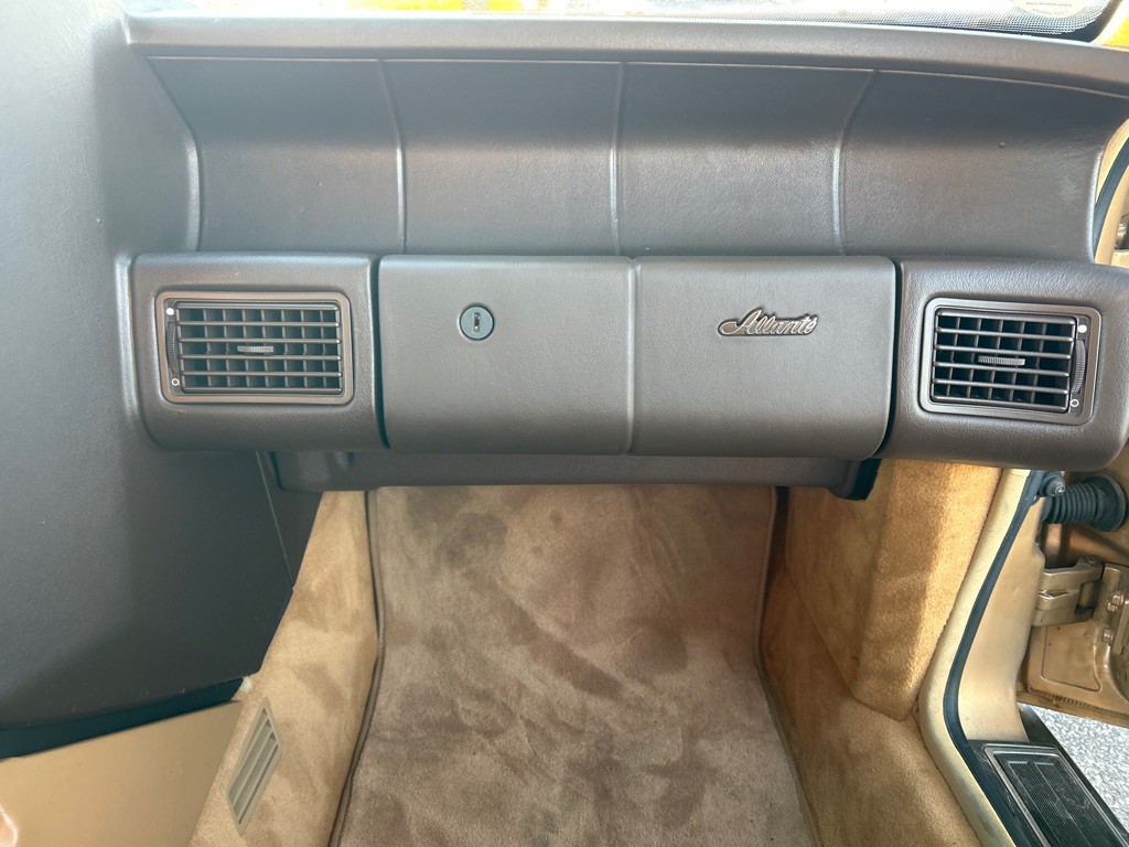 1987 Cadillac Allante Image 13