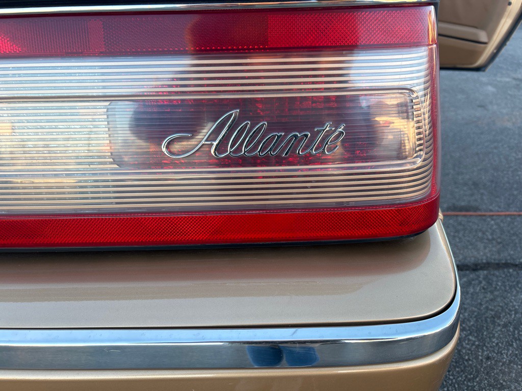 1987 Cadillac Allante Image 16