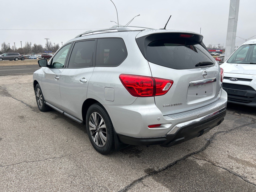 2017 Nissan Pathfinder Image 5