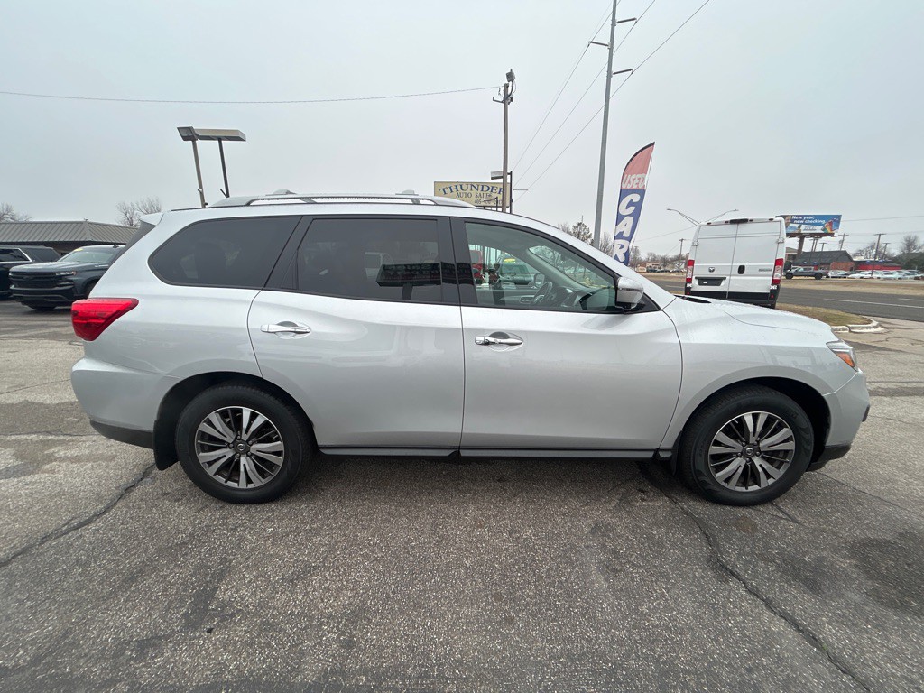 2017 Nissan Pathfinder Image 7