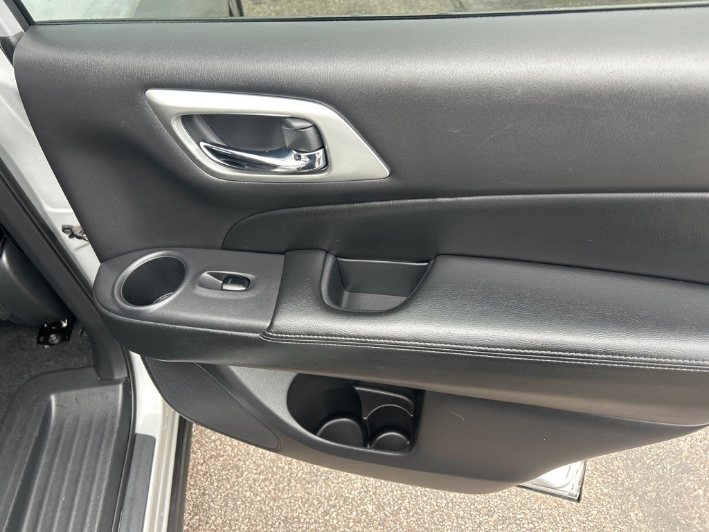 2017 Nissan Pathfinder Image 21