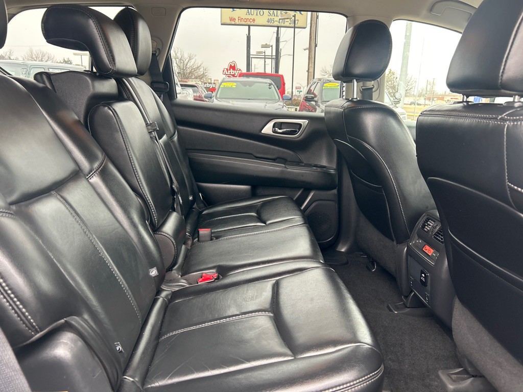 2017 Nissan Pathfinder Image 22