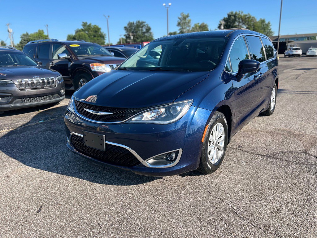 2018 Chrysler Pacifica Image 1