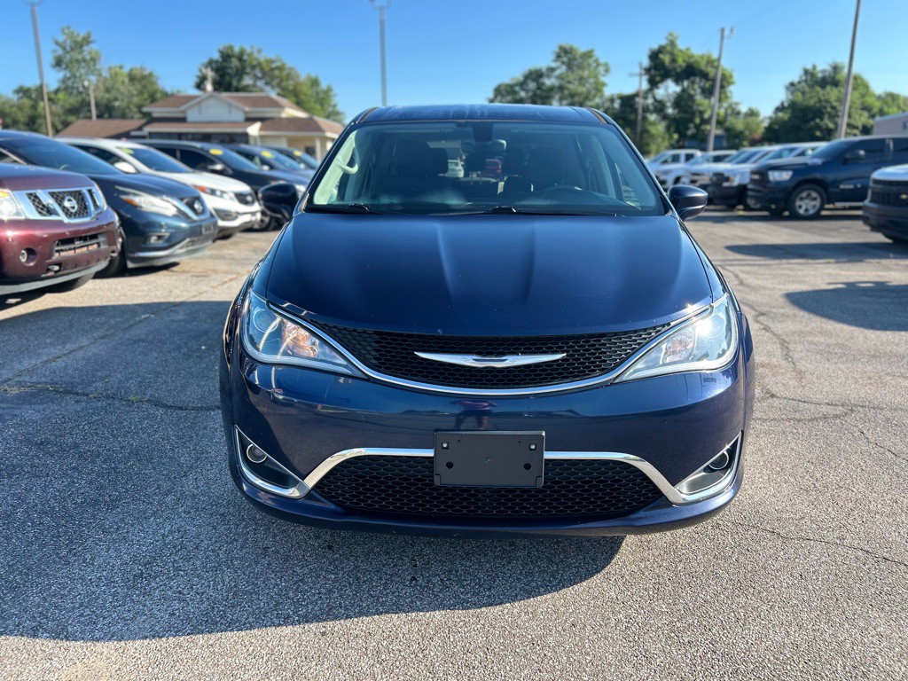 2018 Chrysler Pacifica Image 3