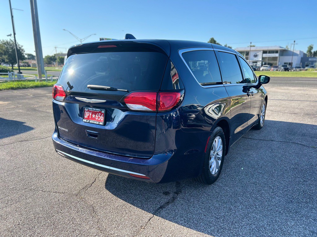 2018 Chrysler Pacifica Image 4