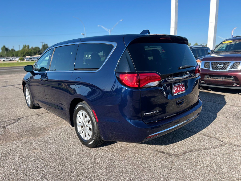 2018 Chrysler Pacifica Image 5