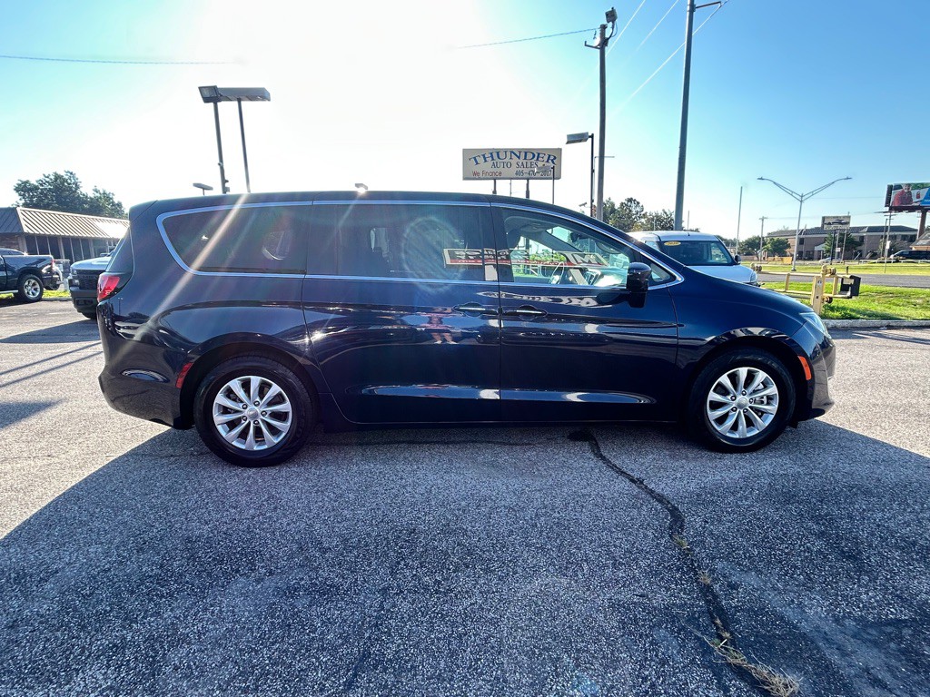 2018 Chrysler Pacifica Image 7