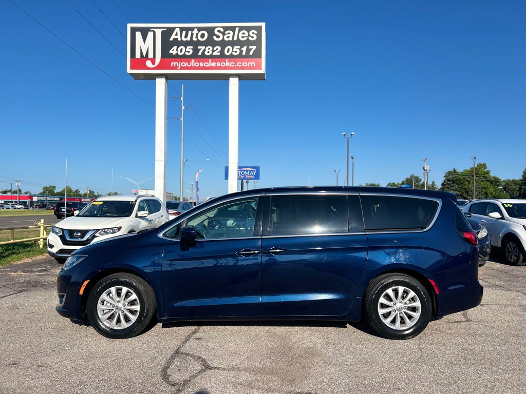 2018 Chrysler Pacifica Image 8