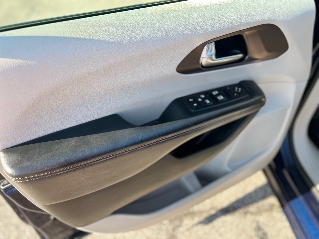 2018 Chrysler Pacifica Image 9