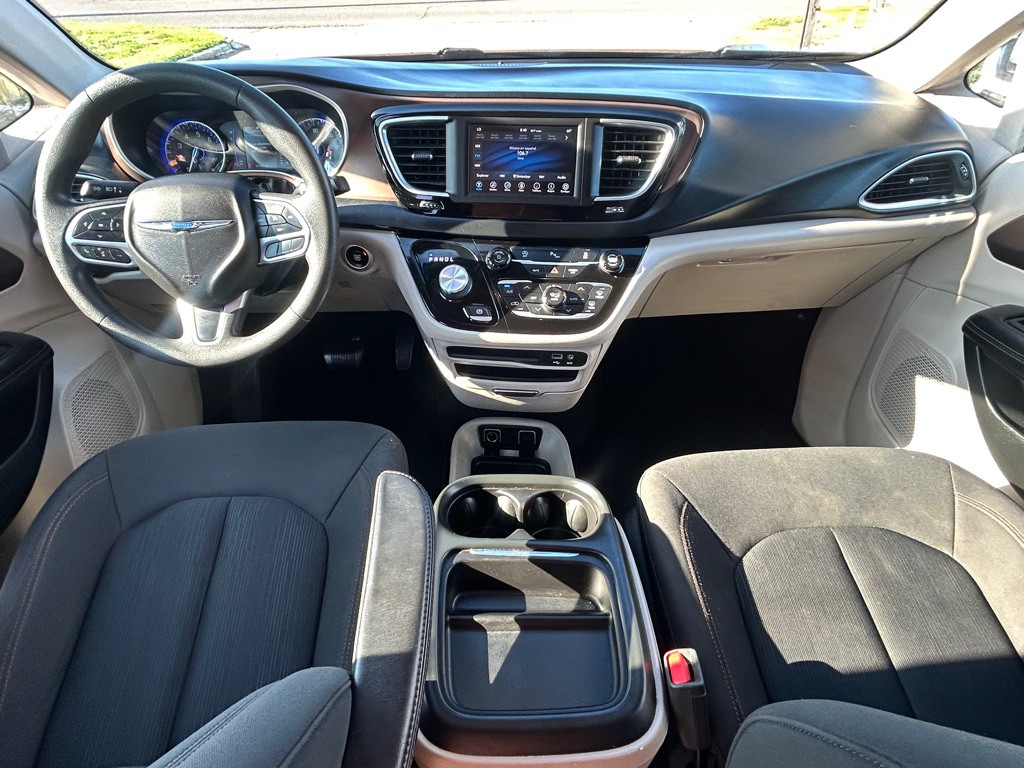 2018 Chrysler Pacifica Image 14