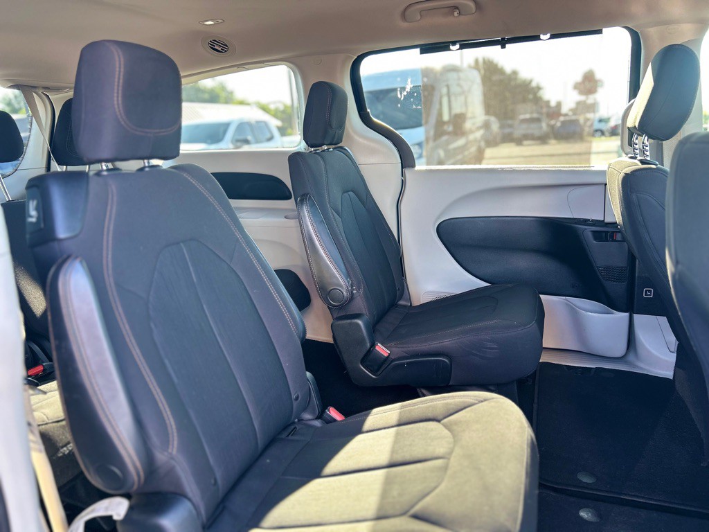 2018 Chrysler Pacifica Image 16