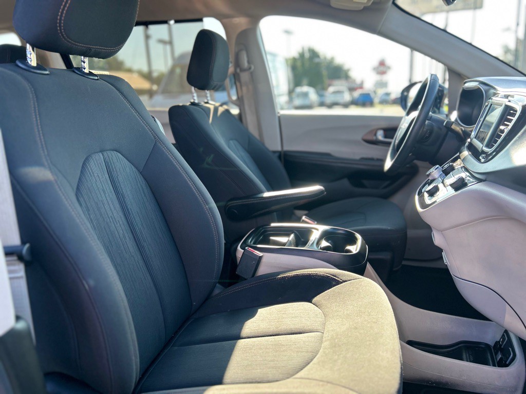 2018 Chrysler Pacifica Image 17