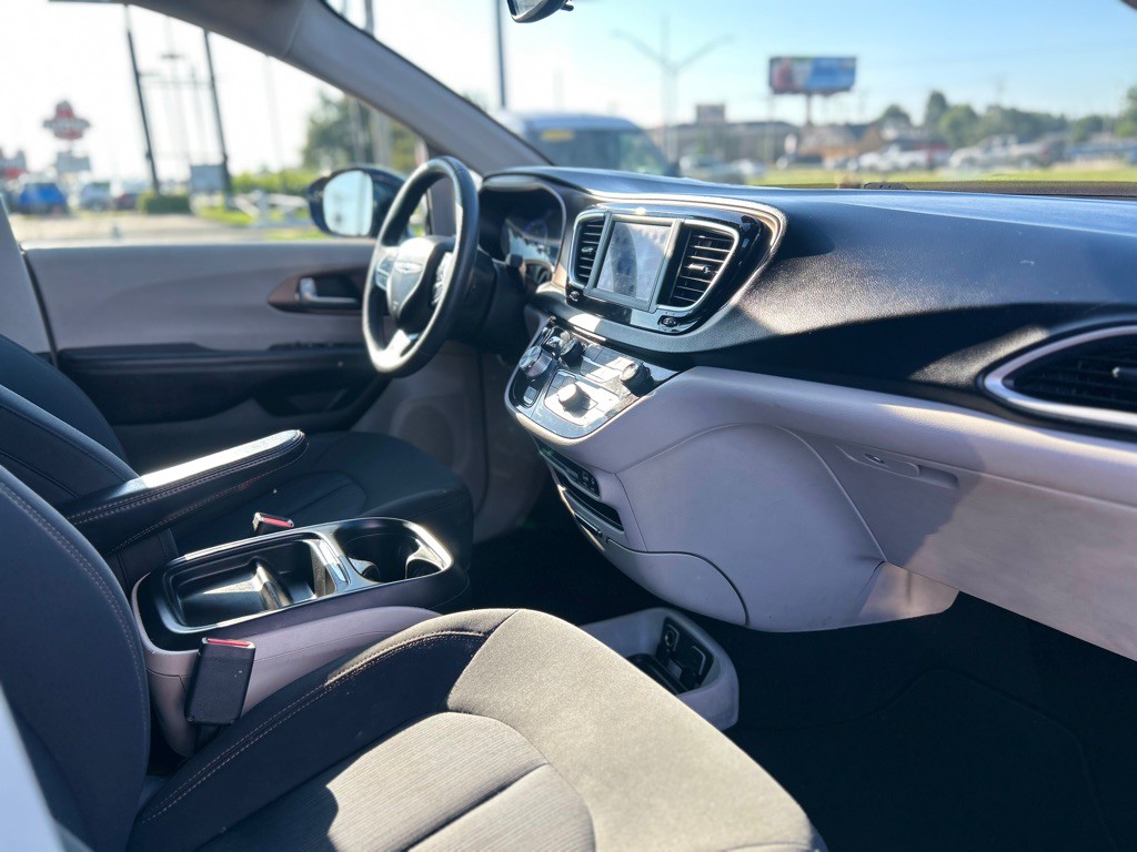 2018 Chrysler Pacifica Image 18
