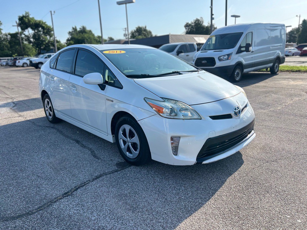 2014 Toyota Prius Image 2